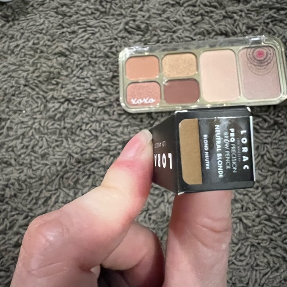 Lorac makeup bundle - Picture 4 of 5